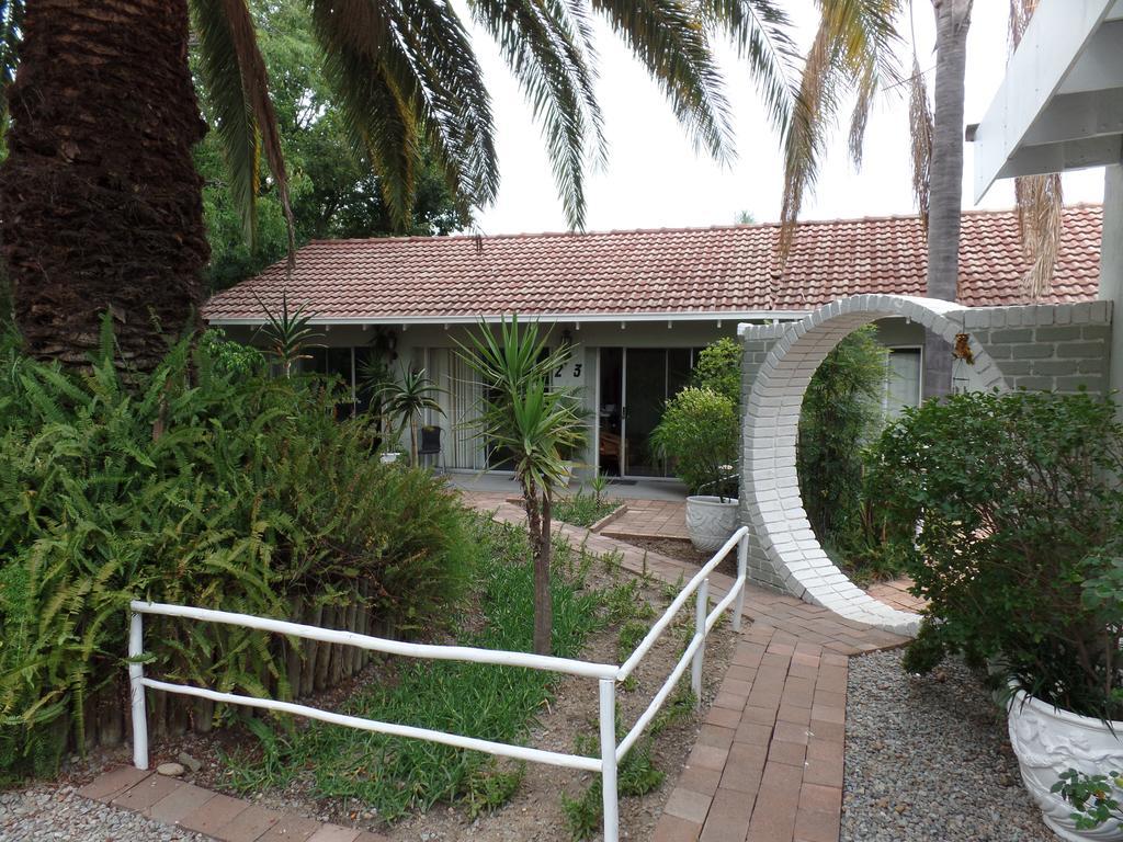 Old Umtali Guest House Johannesburg Bagian luar foto